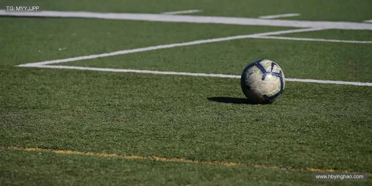 指尖掌控赛场，弹幕点燃激情！🎥